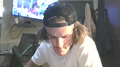 Snapshot of dylp400 chatting on 11/03/25, 08:04 dylp400 online show from 11/03/25, 08:04