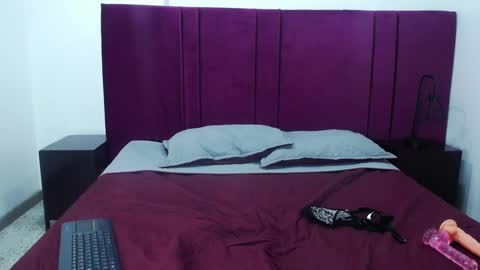 Snapshot of dymoni222 chatting on 03/12/25, 06:00 dymoni222 online show from 03/12/25, 06:00