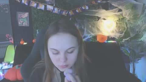 Snapshot of dyna_bae chatting on 10/20/25, 02:01 Dyna online show from 10/20/25, 02:01