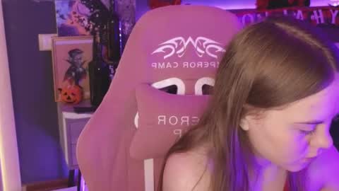 Snapshot of dyna_bae chatting on 10/23/25, 02:11 Dyna online show from 10/23/25, 02:11