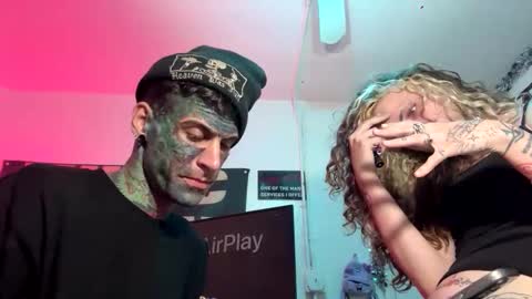 Snapshot of dyskizly chatting on 04/20/26, 12:02 Dyskizly online show from 04/20/26, 12:02