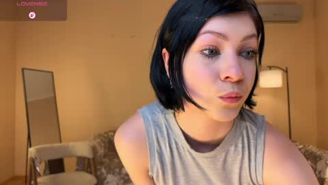 Snapshot of e1ara chatting on 04/06/26, 10:27 e1ara online show from 04/06/26, 10:27