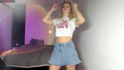 Snapshot of e___lisa chatting on 12/17/24, 03:06 fansly - yourbestbaby online show from 12/17/24, 03:06