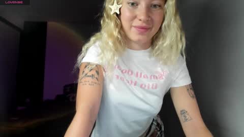 Snapshot of e___lisa chatting on 12/22/24, 03:11 fansly - yourbestbaby online show from 12/22/24, 03:11