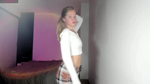 Snapshot of e___lisa chatting on 12/26/24, 02:22 fansly - yourbestbaby online show from 12/26/24, 02:22