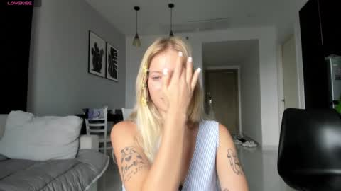 Snapshot of e___lisa chatting on 01/07/25, 01:49 fansly - yourbestbaby online show from 01/07/25, 01:49