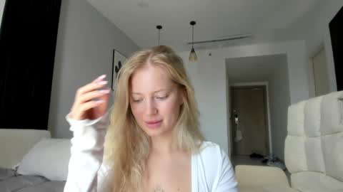 Snapshot of e___lisa chatting on 01/30/25, 05:09 fansly - yourbestbaby online show from 01/30/25, 05:09