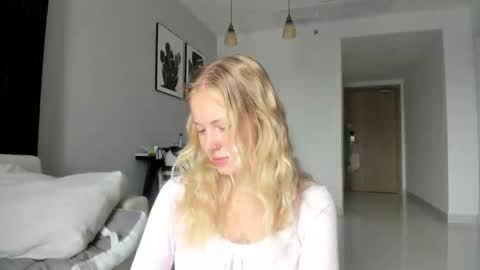 Snapshot of e___lisa chatting on 02/07/25, 03:45 fansly - yourbestbaby online show from 02/07/25, 03:45