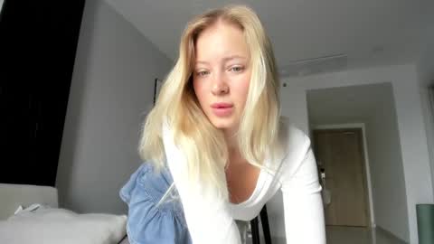 Snapshot of e___lisa chatting on 02/08/25, 02:47 fansly - yourbestbaby online show from 02/08/25, 02:47