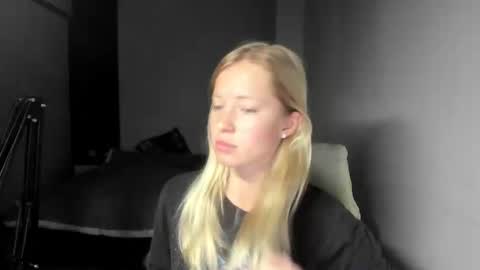 Snapshot of e___lisa chatting on 02/12/25, 04:33 fansly - yourbestbaby online show from 02/12/25, 04:33