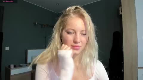 Snapshot of e___lisa chatting on 03/08/25, 07:05 fansly - yourbestbaby online show from 03/08/25, 07:05