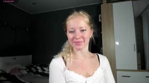 Snapshot of e___lisa chatting on 03/09/25, 04:05 fansly - yourbestbaby online show from 03/09/25, 04:05