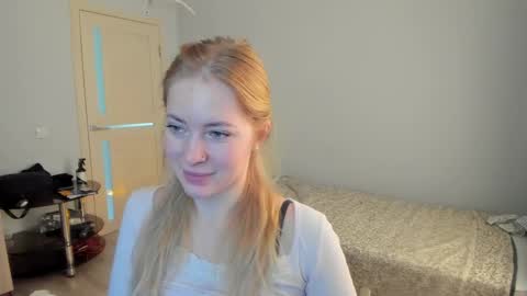 Snapshot of e___lisa chatting on 04/09/26, 06:19 fansly - yourbestbaby online show from 04/09/26, 06:19