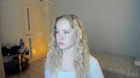 Snapshot of e___lisa chatting on 04/12/26, 04:06 fansly - yourbestbaby online show from 04/12/26, 04:06