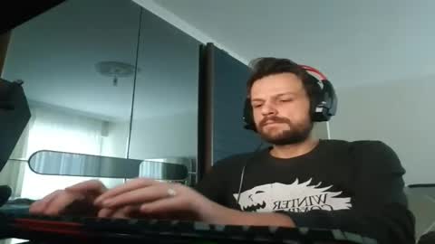 Snapshot of eaglecrm chatting on 01/11/25, 09:57 eaglecrm online show from 01/11/25, 09:57