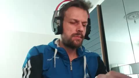 Snapshot of eaglecrm chatting on 10/25/25, 09:06 eaglecrm online show from 10/25/25, 09:06