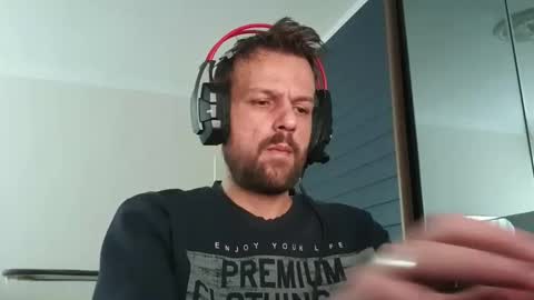 Snapshot of eaglecrm chatting on 11/16/25, 12:33 eaglecrm online show from 11/16/25, 12:33