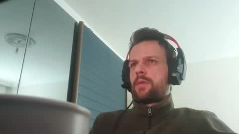 Snapshot of eaglecrm chatting on 12/20/25, 08:54 eaglecrm online show from 12/20/25, 08:54