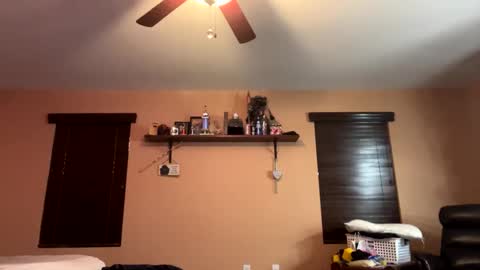 Snapshot of earl3232 chatting on 01/16/26, 12:25 earl3232 online show from 01/16/26, 12:25