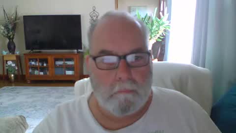 Snapshot of earl52 chatting on 04/06/26, 12:50 earl52 online show from 04/06/26, 12:50