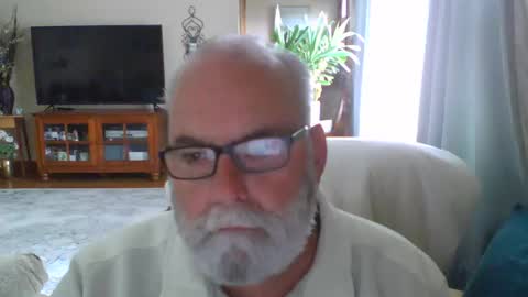Snapshot of earl52 chatting on 05/03/26, 05:19 earl52 online show from 05/03/26, 05:19