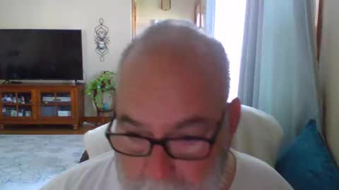 Snapshot of earl52 chatting on 05/04/26, 12:56 earl52 online show from 05/04/26, 12:56