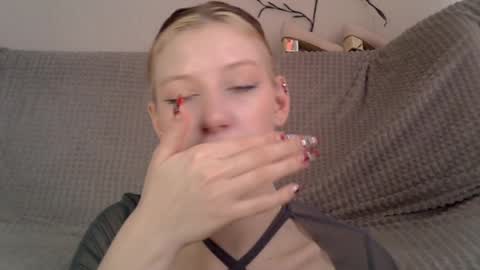Lily online show from 05/05/26, 06:32