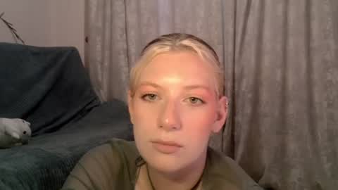Lily online show from 06/18/26, 09:14