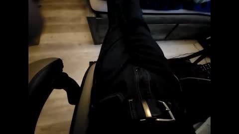 Snapshot of ears2ears chatting on 02/24/25, 01:13 Ears2ears online show from 02/24/25, 01:13