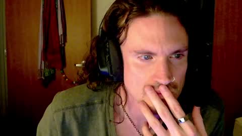 Snapshot of earthyboy chatting on 05/25/26, 05:24 Earthy online show from 05/25/26, 05:24