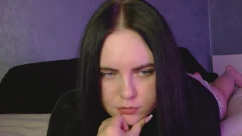 Snapshot of easabella chatting on 10/30/25, 06:52 Bella online show from 10/30/25, 06:52