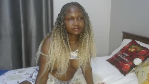 Snapshot of east_queen chatting on 12/20/24, 06:45 east_queen online show from 12/20/24, 06:45