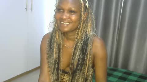 Snapshot of east_queen chatting on 01/16/25, 05:00 east_queen online show from 01/16/25, 05:00