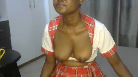 Snapshot of east_queen chatting on 02/02/25, 09:40 east_queen online show from 02/02/25, 09:40