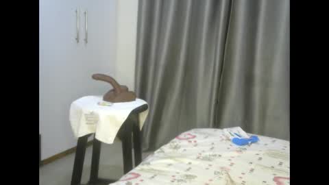 Snapshot of east_queen chatting on 02/23/25, 04:02 east_queen online show from 02/23/25, 04:02