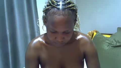 Snapshot of east_queen chatting on 12/16/25, 04:34 east_queen online show from 12/16/25, 04:34