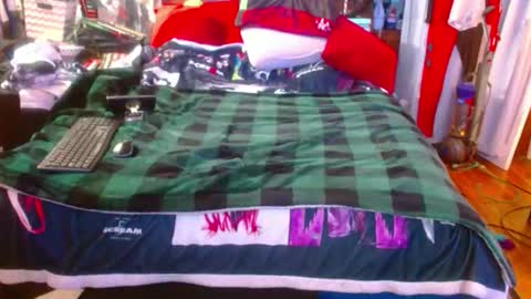 eastbayboy57 online show from 11/05/25, 05:24