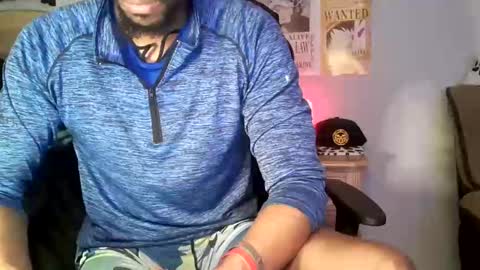 Snapshot of easybreezy20 chatting on 10/12/25, 05:17 TWITTER   INSTAGRAM    easybreezy20   ONLINE 1230 AM TO 7AM online show from 10/12/25, 05:17