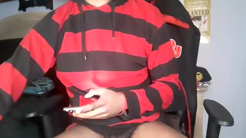 TWITTER   INSTAGRAM    easybreezy20   ONLINE 1230 AM TO 7AM online show from 11/18/25, 07:57