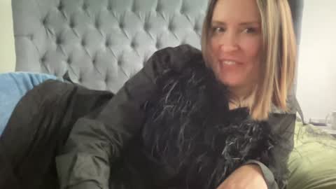 Nadia Ferreira  online show from 12/05/24, 12:55