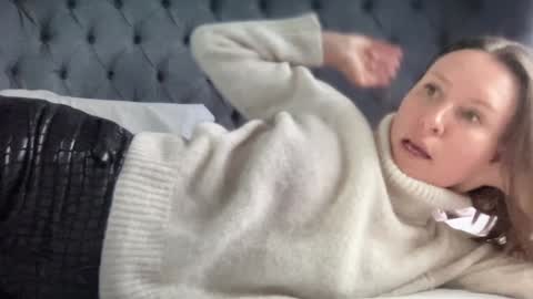 Nadia Ferreira  online show from 01/16/25, 09:05