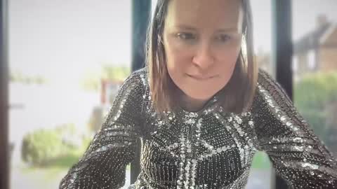 Nadia Ferreira  online show from 02/05/25, 10:19