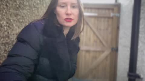 Nadia Ferreira  online show from 02/05/25, 04:25