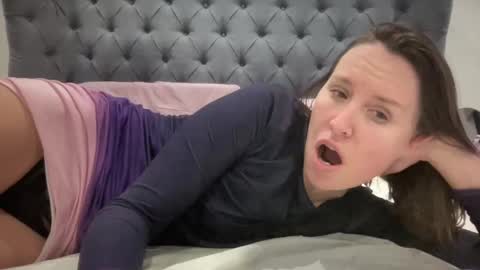 Nadia Ferreira  online show from 02/10/25, 08:10