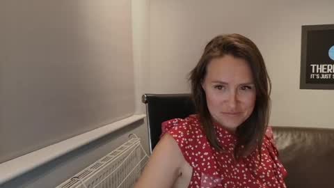 Nadia Ferreira  online show from 06/02/26, 08:55