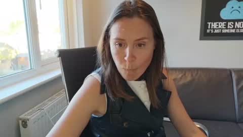 Snapshot of eatmypie69 chatting on 06/13/26, 07:01 Nadia Ferreira online show from 06/13/26, 07:01