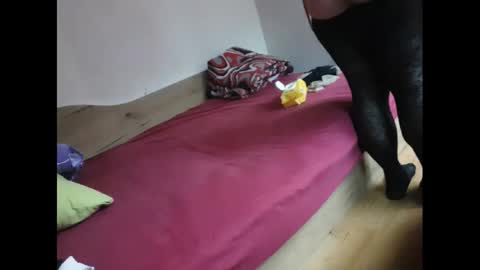 shy yoong cross online show from 02/05/25, 01:00