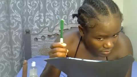 Queen online show from 12/17/25, 06:25