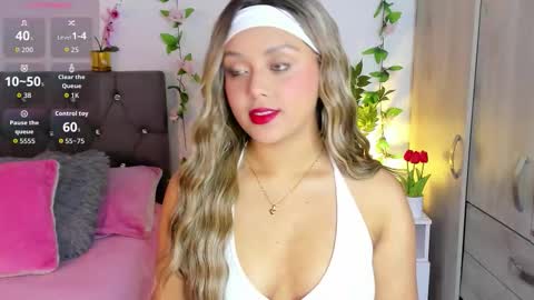 Snapshot of ebony_curly2 chatting on 10/18/25, 11:27 isa online show from 10/18/25, 11:27