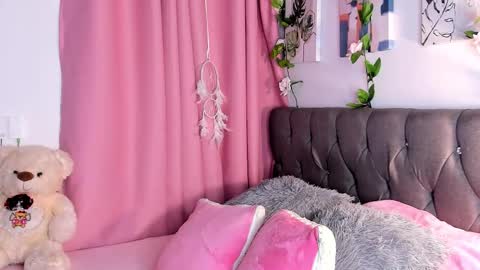 Snapshot of ebony_curly2 chatting on 11/17/25, 11:54 isa online show from 11/17/25, 11:54